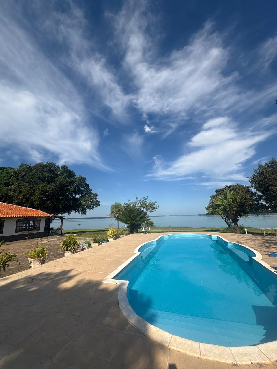 Rancho Bella Beozzo à beira do Rio Tietê | Piscina | 15 hóspedes | Suítes climatizadas